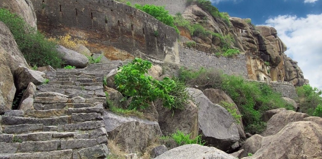 Kamandurg Fort, Palghar, Maharashtra - Vushii.com
